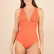 Для пляжа цельный купальник