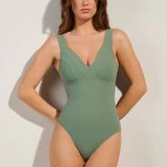 Для пляжа цельный купальник