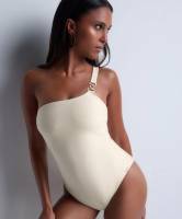 Для пляжу цільний купальник