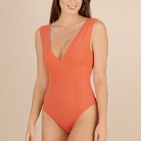 Для пляжу цільний купальник