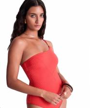 Для пляжу цільний купальник